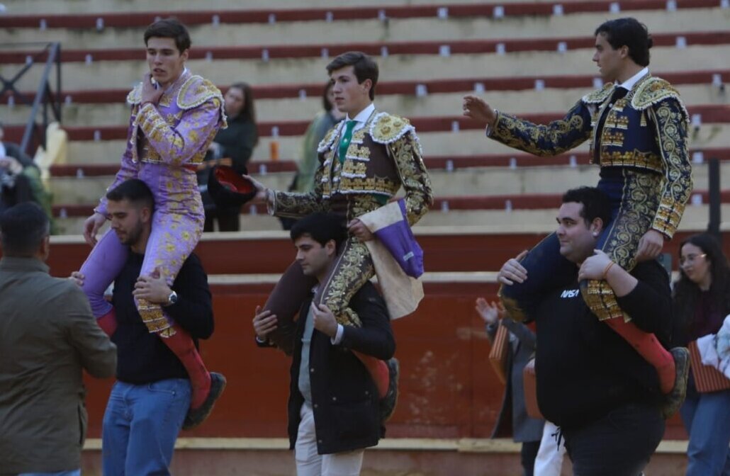 Pleno y torería de Zulueta, en hombros con Capdevila y Ángel Pérez en Sanlúcar