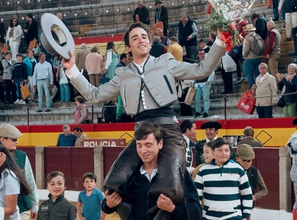 Adrián Venegas se lleva la tarde en Almendralejo