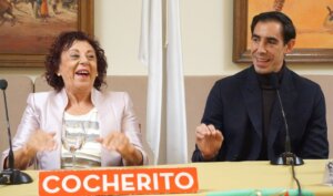 Mary Fortes junto a su hijo, el diestro Jiménez Fortes, en el Club Cocherito de Bilbao.