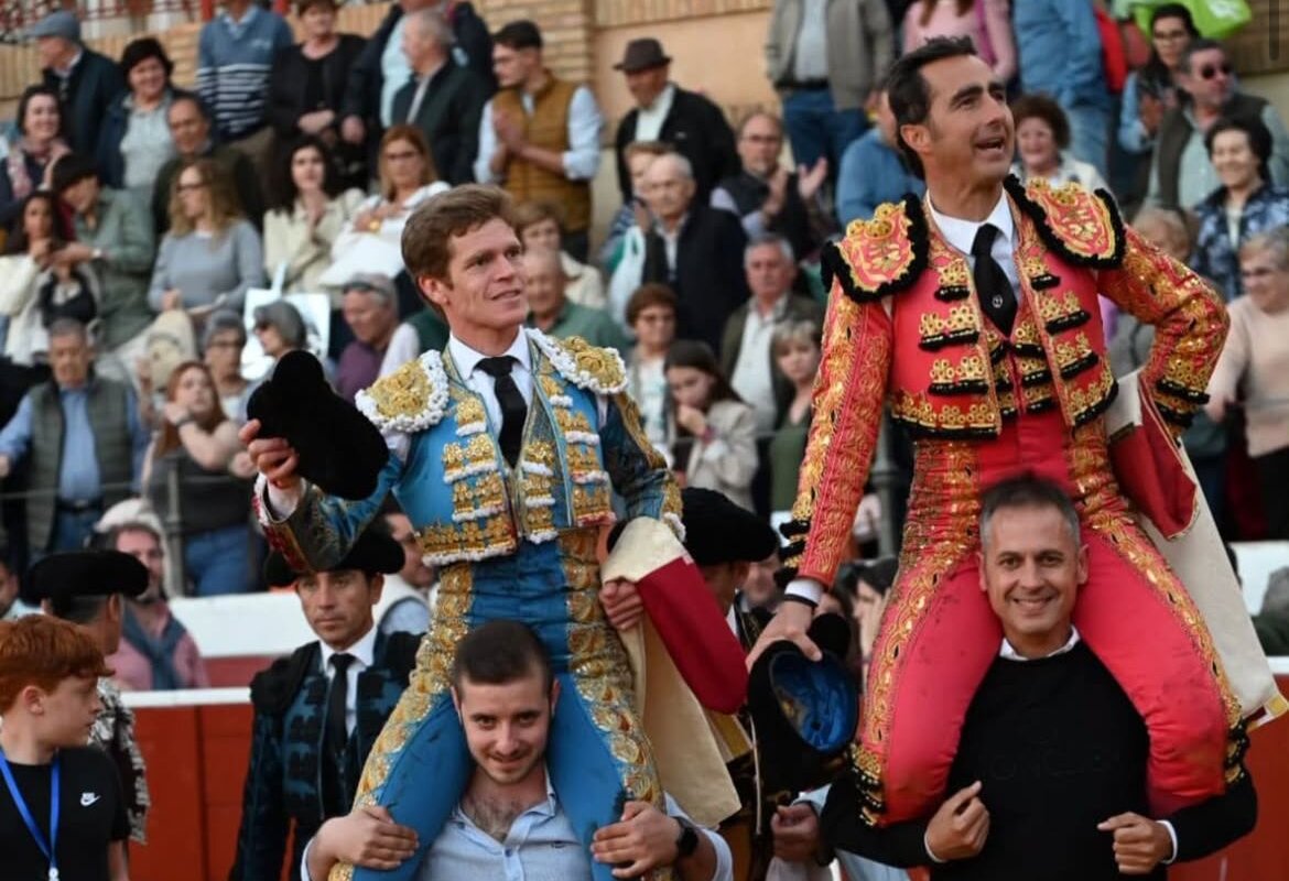 El Fandi y Borja Jiménez, puerta grande en el histórico "No hay billetes" de San Clemente