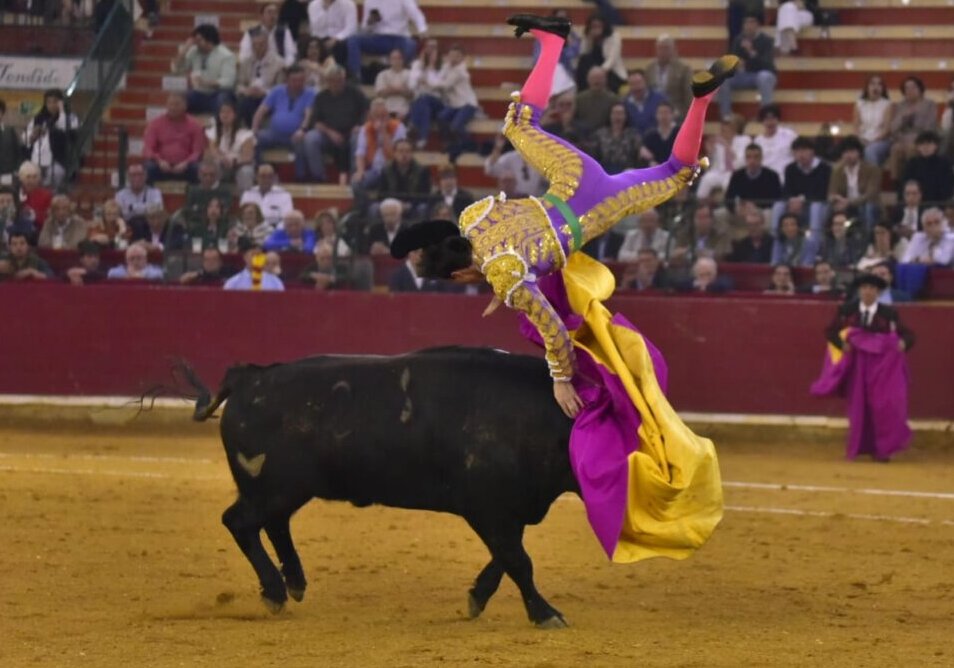 Feo volteretón a Tristán Barroso en Zaragoza