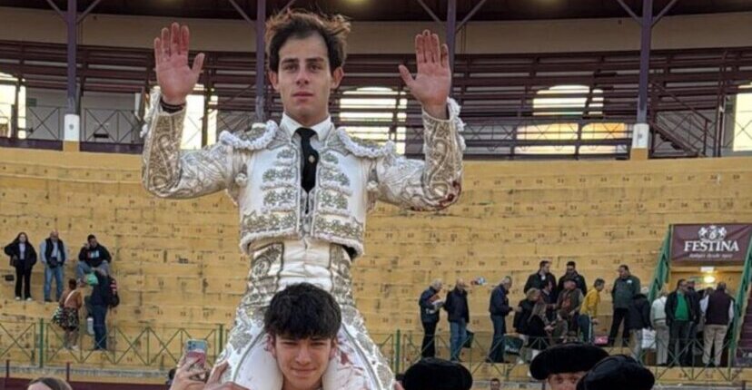 Ignacio Candelas triunfa en La Línea; doce orejas y tres rabos en tributo a Paquirri en Zahara