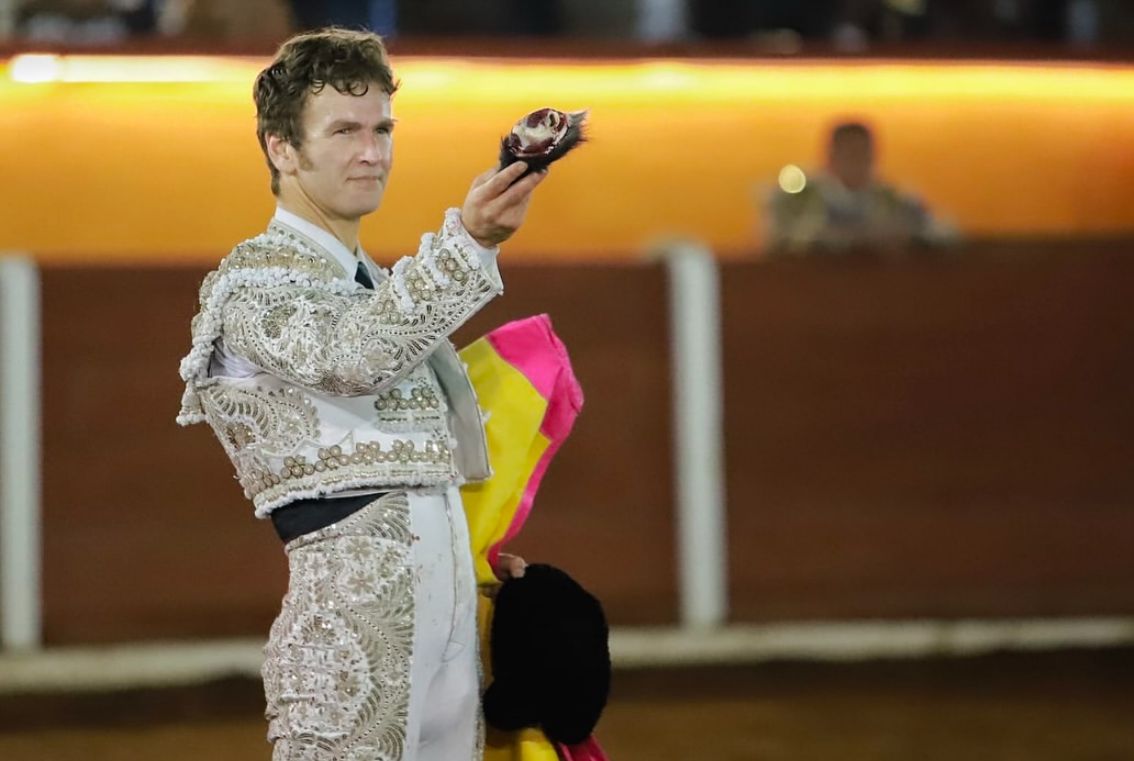 El Payo y Héctor Gabriel, oreja en la corrida de la libertad en Tlaxcala