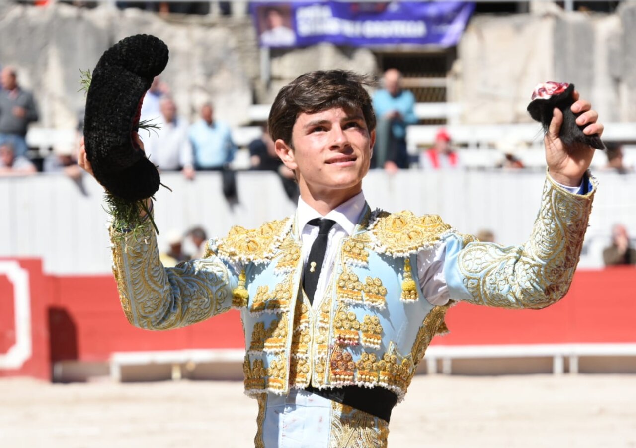 Aarón Palacio, una matinal de puerta grande sin espada en Arles