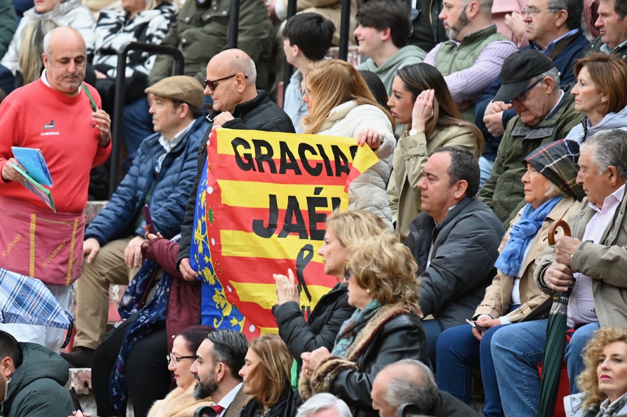 Jaén y Ponce entregan más de 55.000 euros al pueblo de Chiva