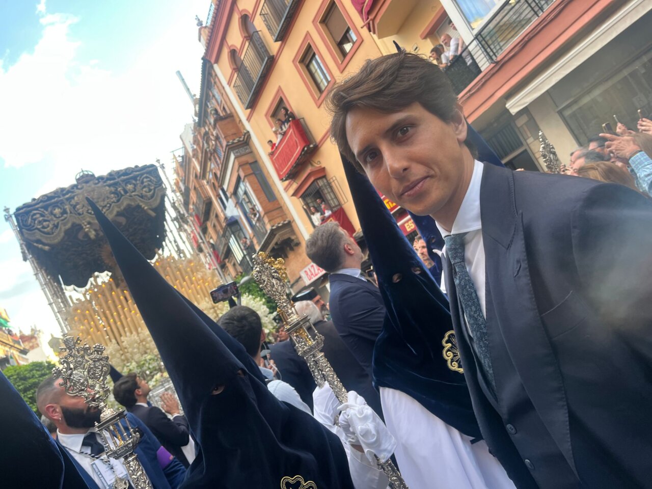 Roca Rey acompaña a su virgen de La Estrella el Domingo de Ramos en Sevilla