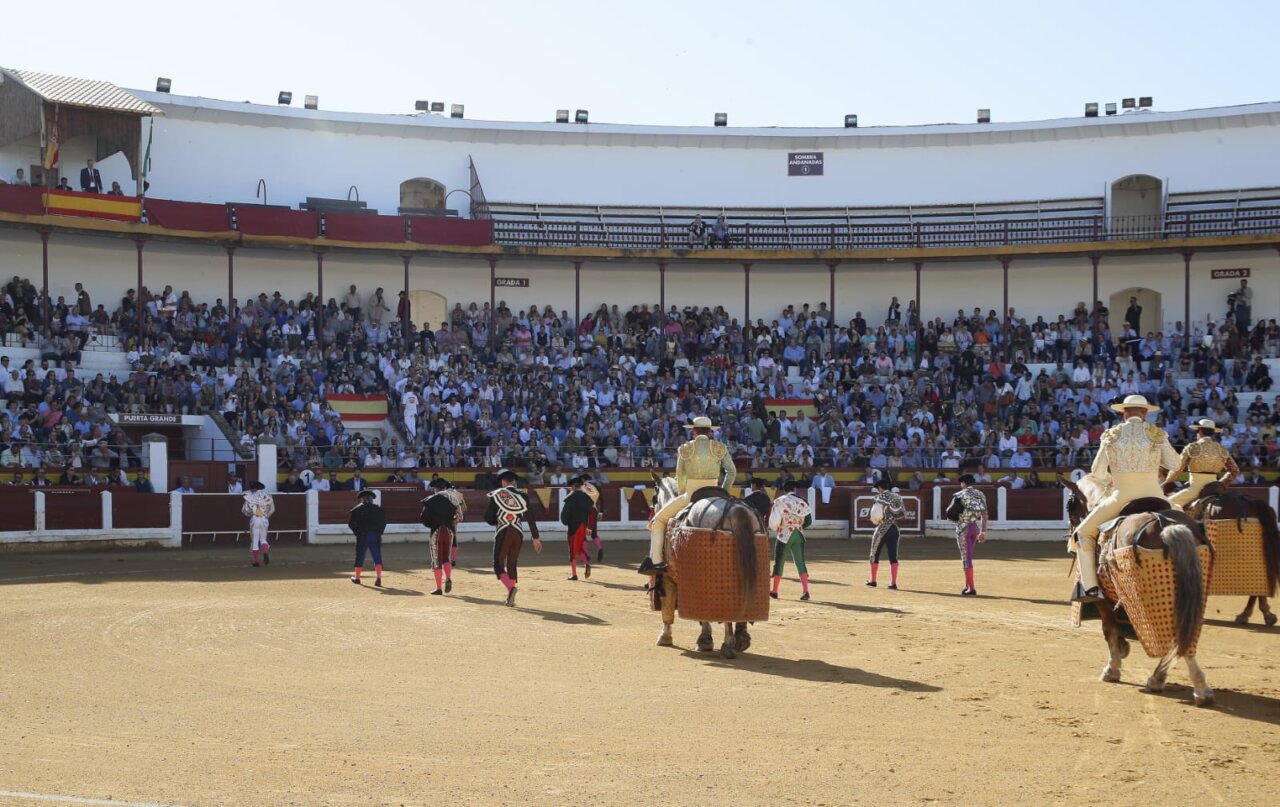 Ferrera, tres orejas y rabo en el ecuador del festejo en Mérida