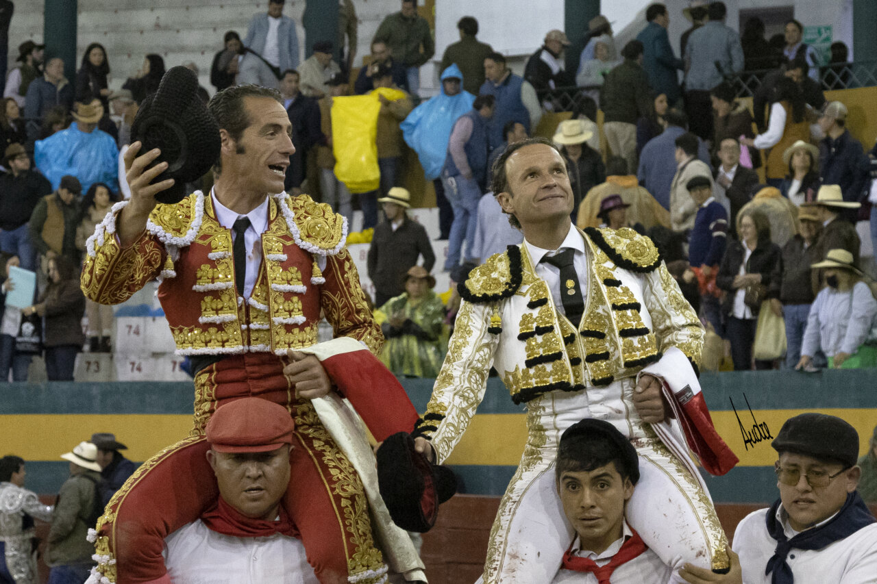 Antonio Ferrera y Pepe Moral triunfan en Riobamba