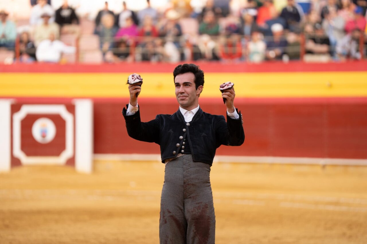 Cayetano, Rufo, Jorge Martínez y Fuente Ymbro, nombres propios en el festival de Roquetas de Mar