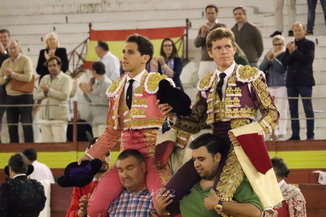 Borja Jiménez y Ginés Marín, en hombros en la primera de Mérida