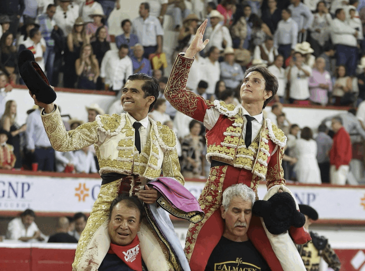 Joselito Adame y Roca Rey, triunfo en Aguascalientes ante un lleno histórico