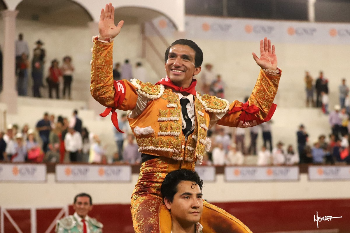 Triunfos de Sergio Flores, Colombo, Francisco Martínez, César Ruiz...