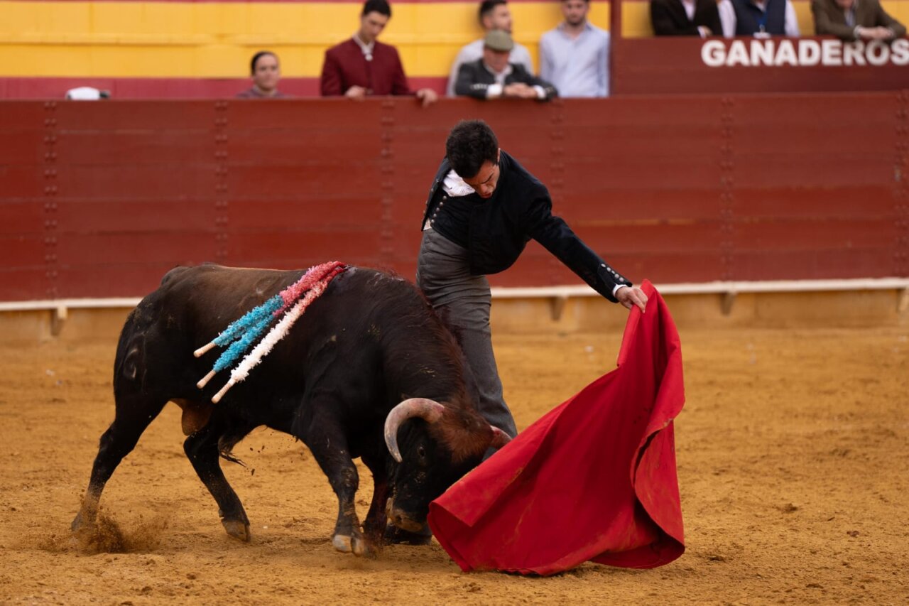 Tomás Rufo y un bravo fuenteymbro, faena de cante grande en Roquetas