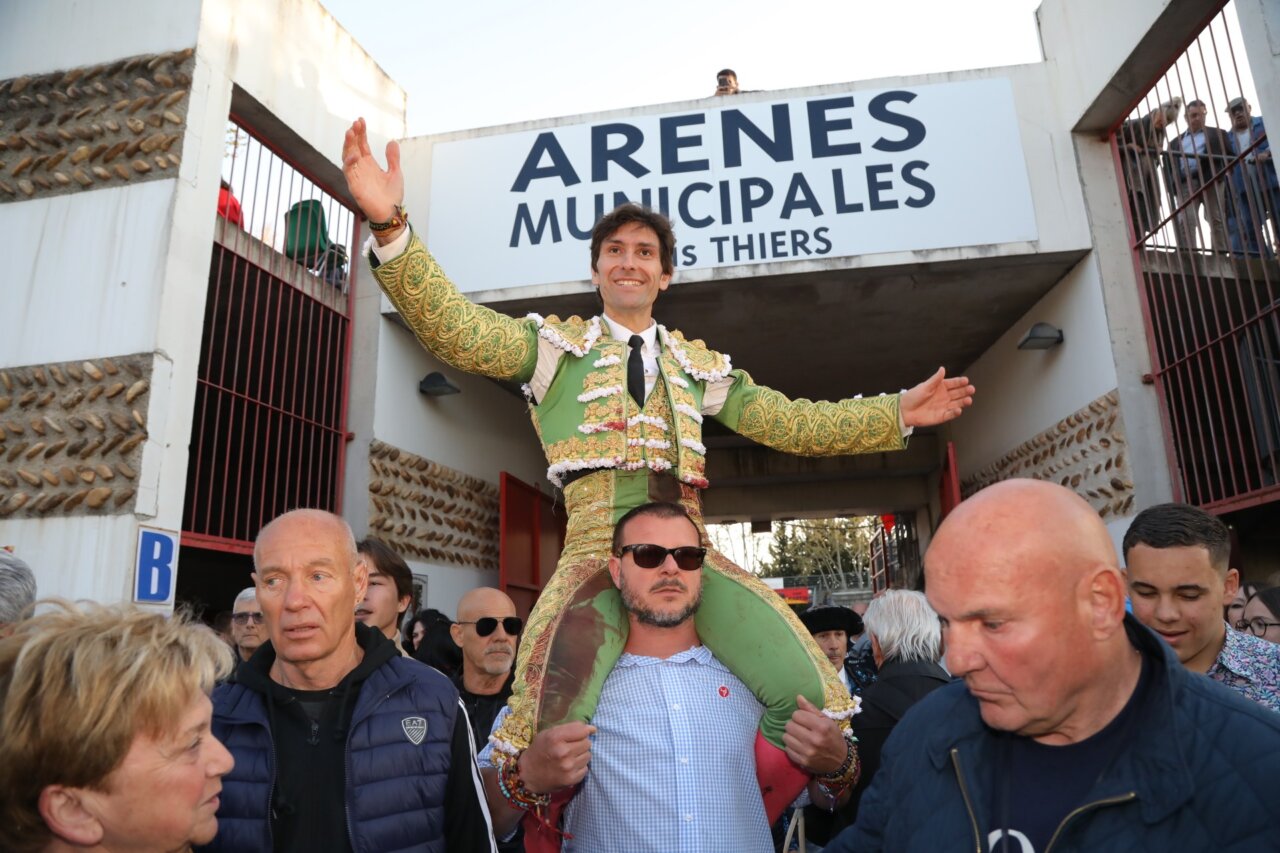 Alberto Lamelas, gran tarde con la corrida de Escolar en Saint Martin de Crau