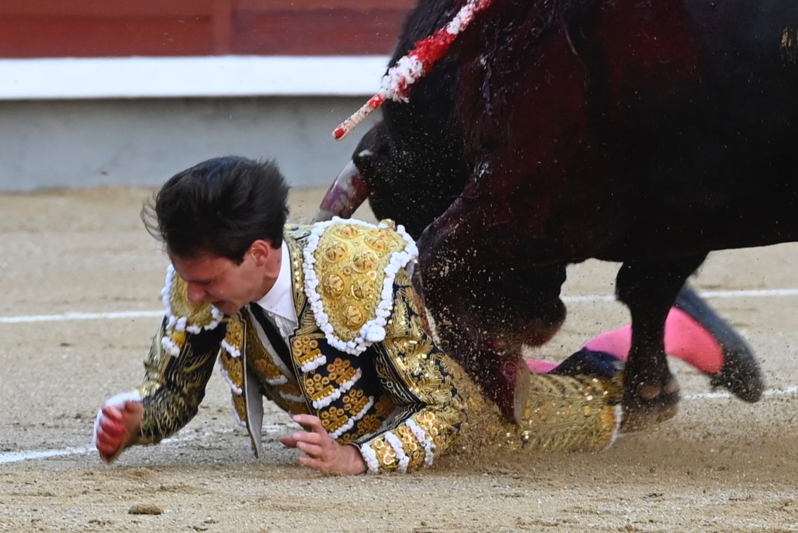 Fabio Jiménez, volteado por el primero en Las Ventas