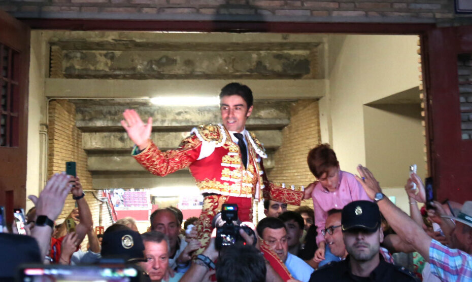 Exhibición de poderío de Miguel Ángel Perera en Córdoba