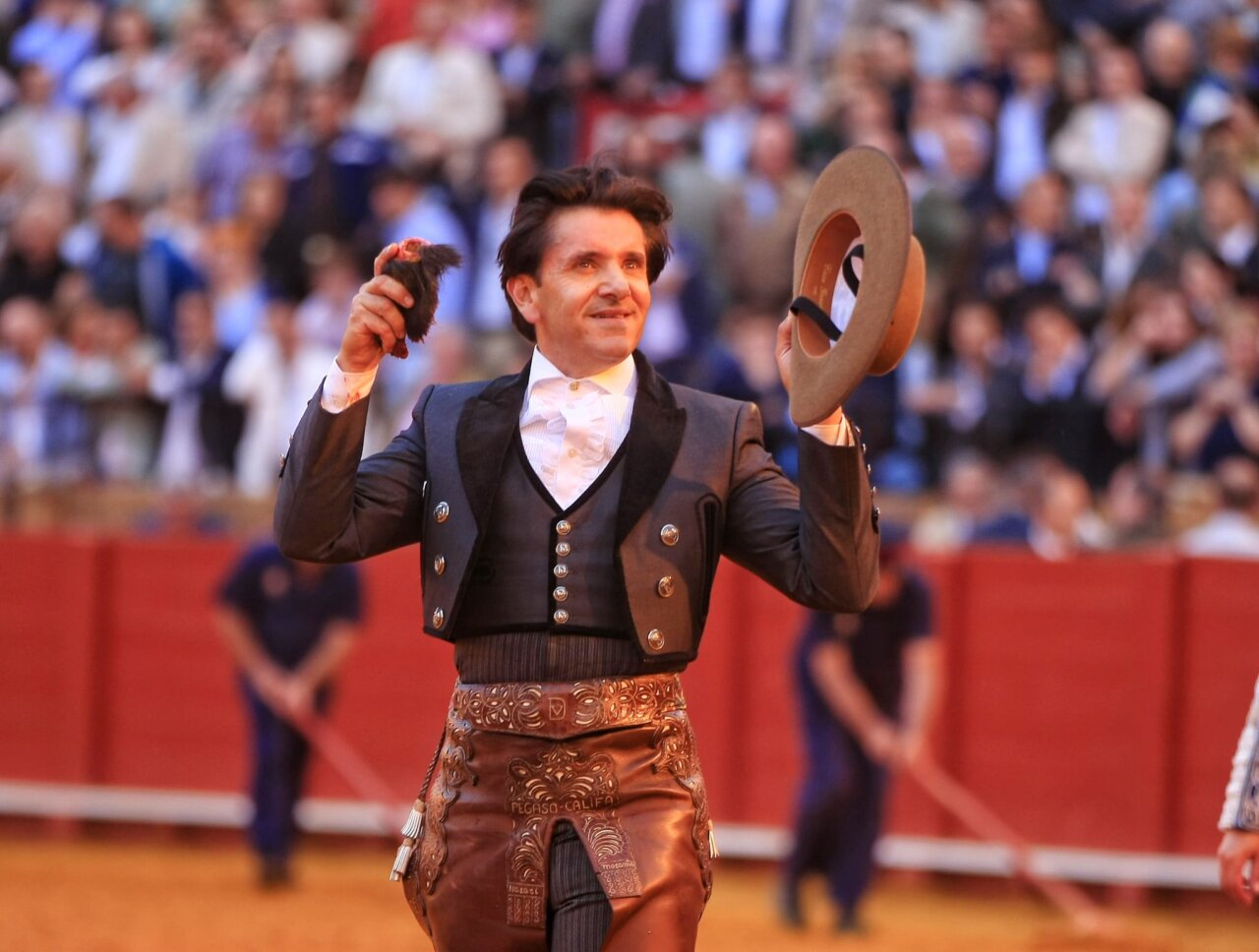 Diego Ventura y Guillermo Hermoso dejan una tarde de maestros en Sevilla