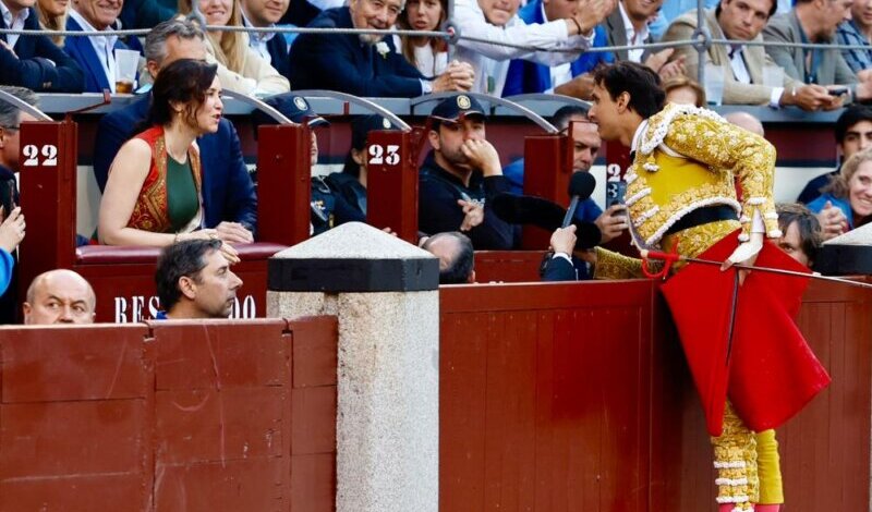 El brindis de Roca Rey a Isabel Díaz Ayuso en una tarde emocionante