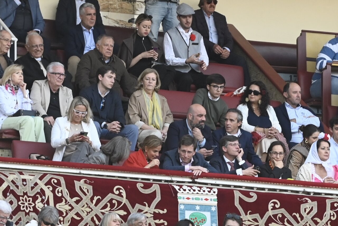 Martínez-Almeida, Abascal, Olga Casado... el colorido ambiente el día del patrón