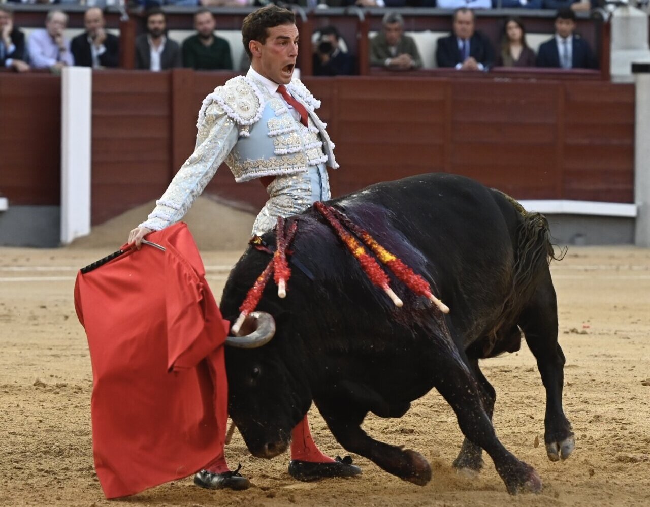 Fernando Adrián roza la puerta grande con el extraordinario Frenoso