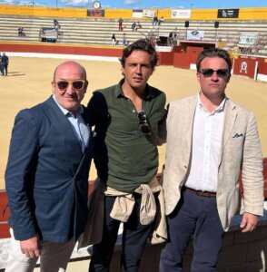 Miguel Tendero, junto a sus nuevos mentores: Marcos Francoy y Jorge Lozano.