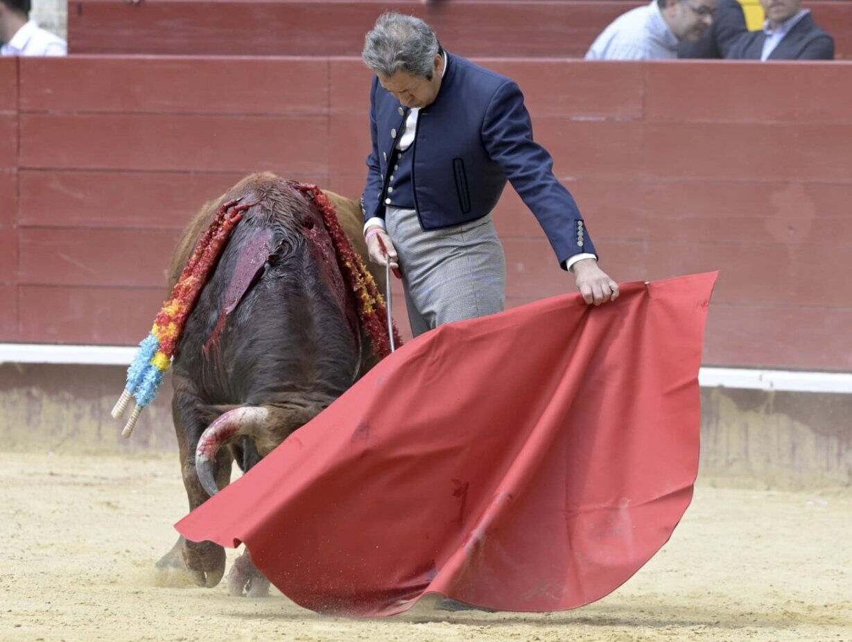Buen toreo para no olvidar una tragedia
