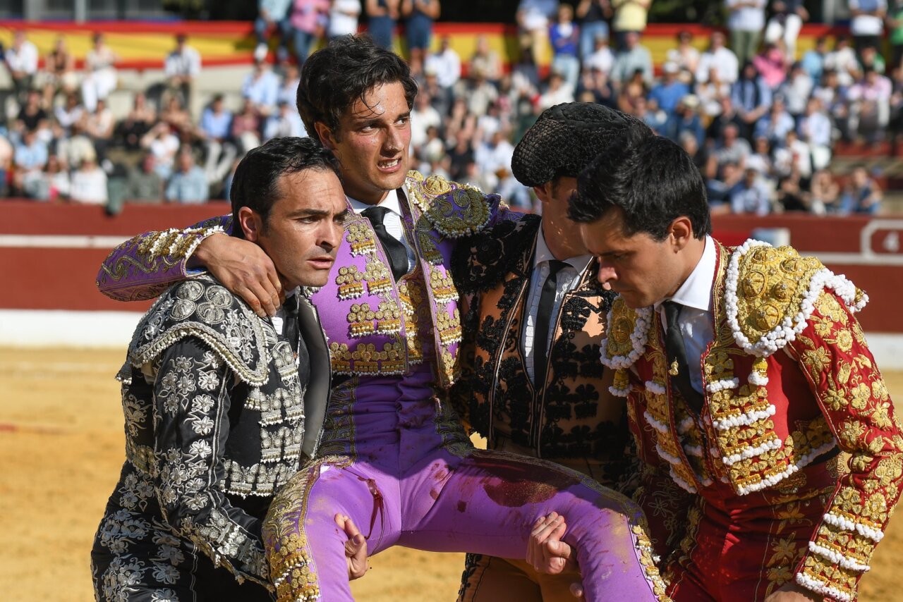 García Pulido, cornada "de dos trayectorias de un total de 25 cm" en Alalpardo