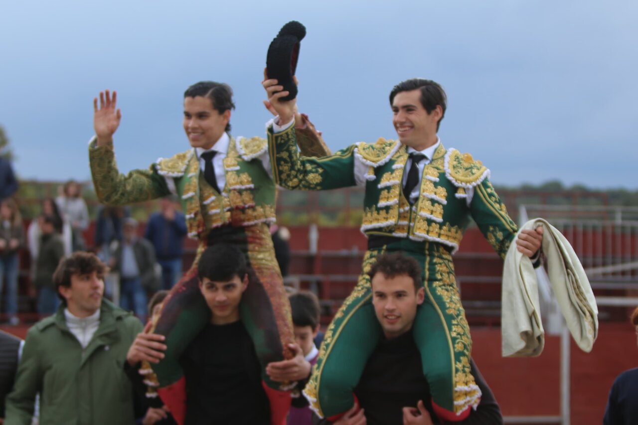 Pleno de Félix San Román, en hombros con Rafael de la Cueva