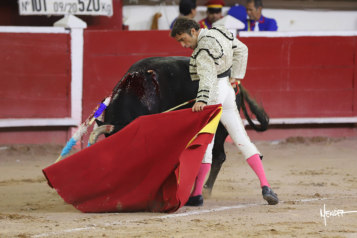Robleño, sentimiento y corazón en su adiós a México