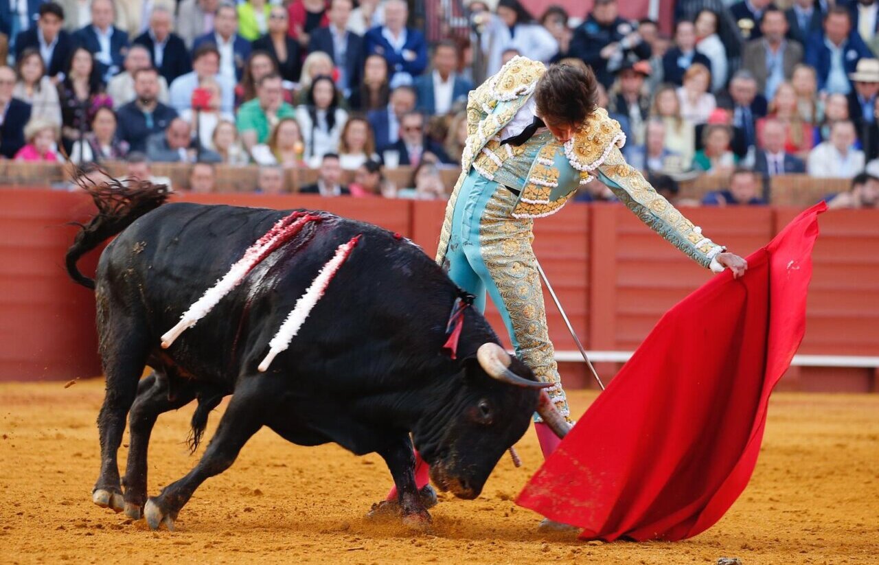 La gran tarde de Roca Rey en Sevilla, en vídeo