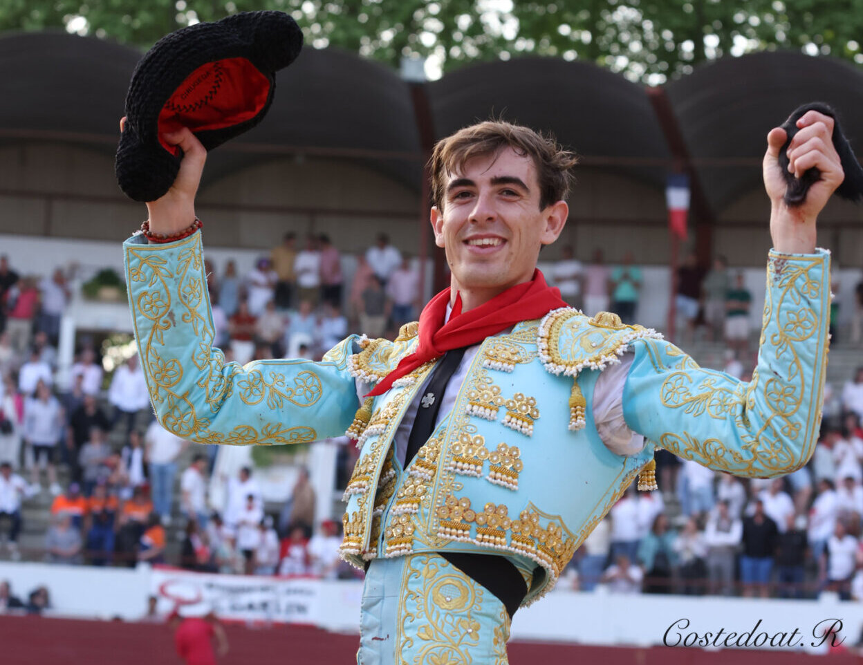 Pepe Luis Cirugeda, oreja a un palha de vuelta en Aire sur l´Adour