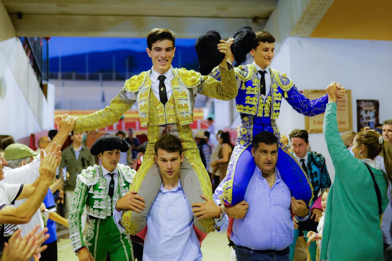 Puerta grande para Cid de María y Carlos Tirado en Motril