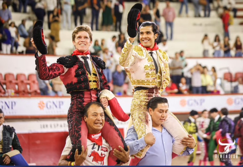 Caro toreo de Borja Jiménez y entrega de Diego San Román