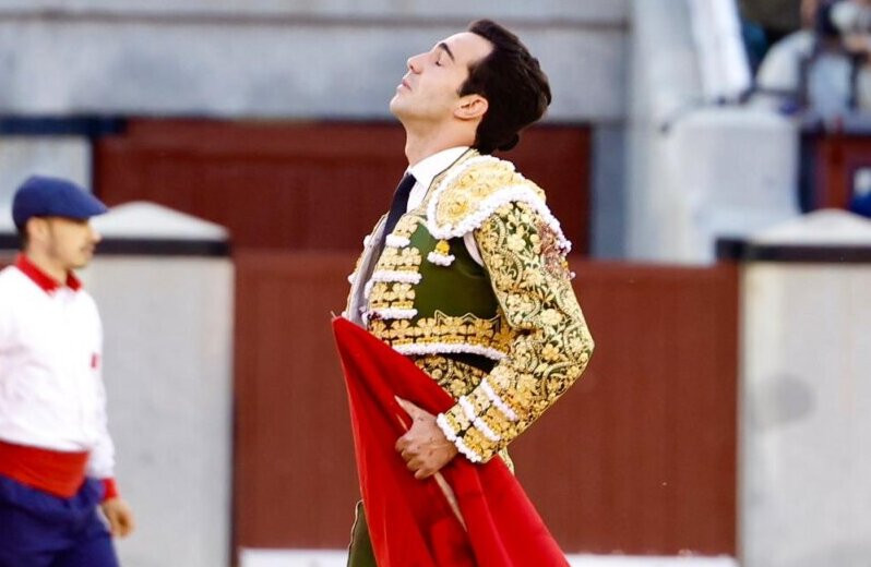 Un colosal Rufo sin espada en un faenón de puerta grande