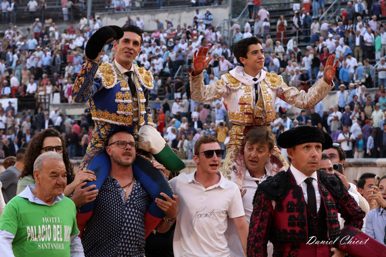Talavante y Marco Pérez, maestro y alumno triunfantes en Nimes