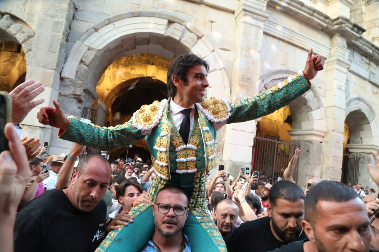 La miel de los Cónsules de Perera y la hiel de un heroico Clemente