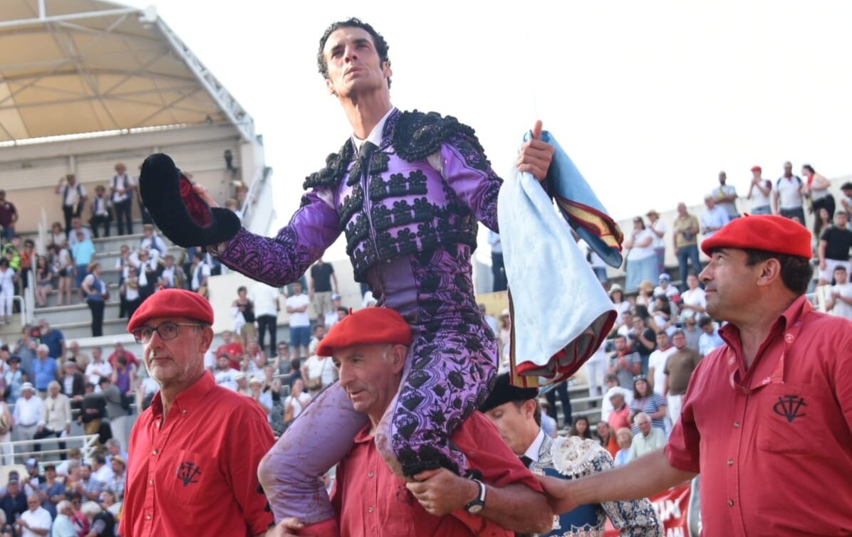 Titánica gesta de Morenito de Aranda, por la puerta grande en Vic-Fezensac