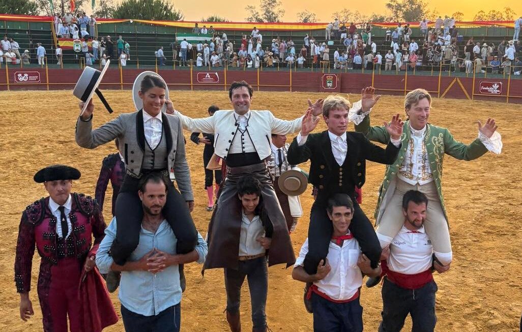 Festejo triunfal de rejones en Hinojos con ocho trofeos