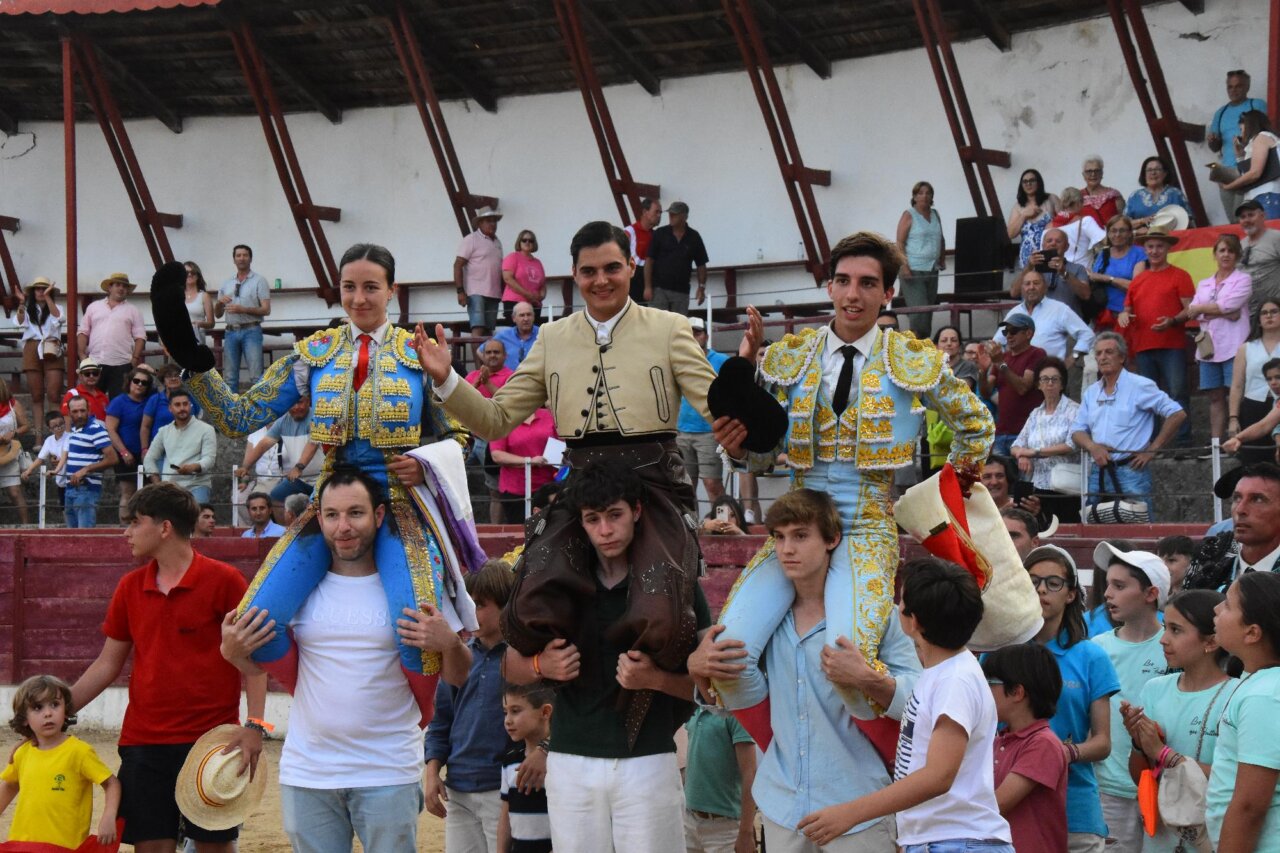 Raquel Martín indulta un bravo novillo de Lorenzo Espioja en Ledesma