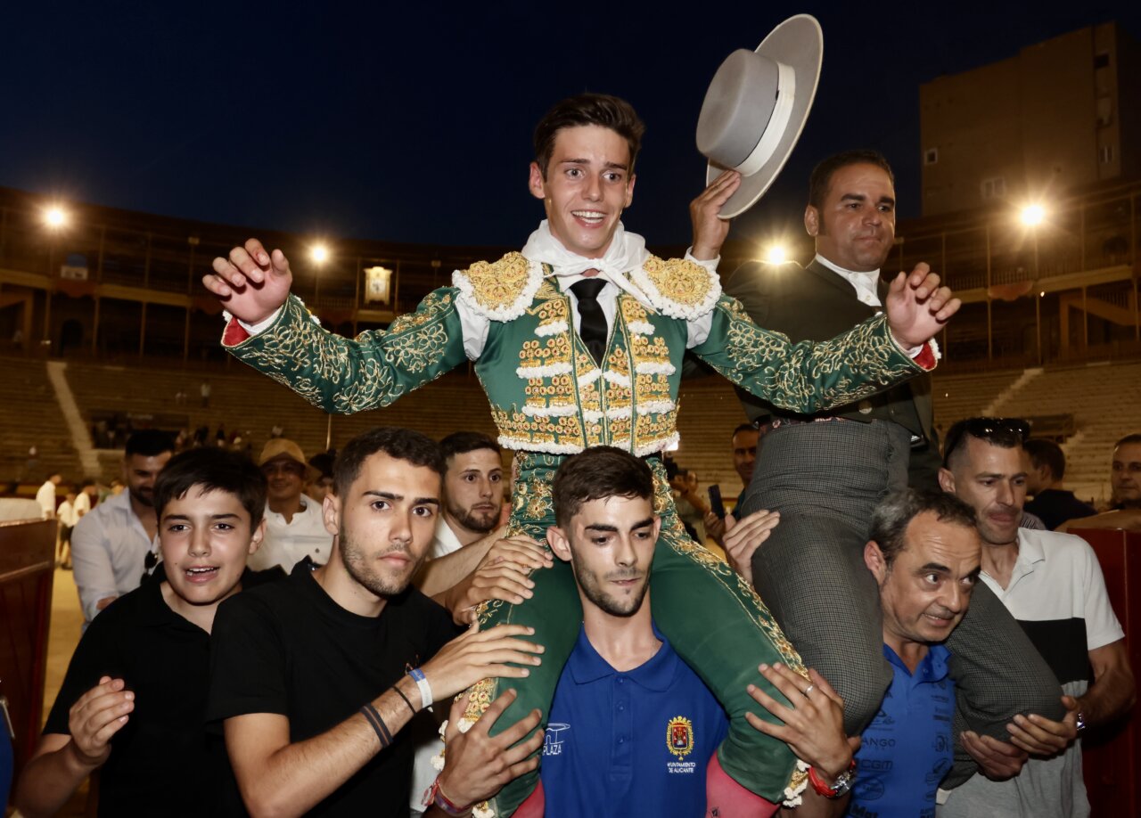 Javier Cuartero triunfa con Pedraza de Yeltes en su debut en Alicante