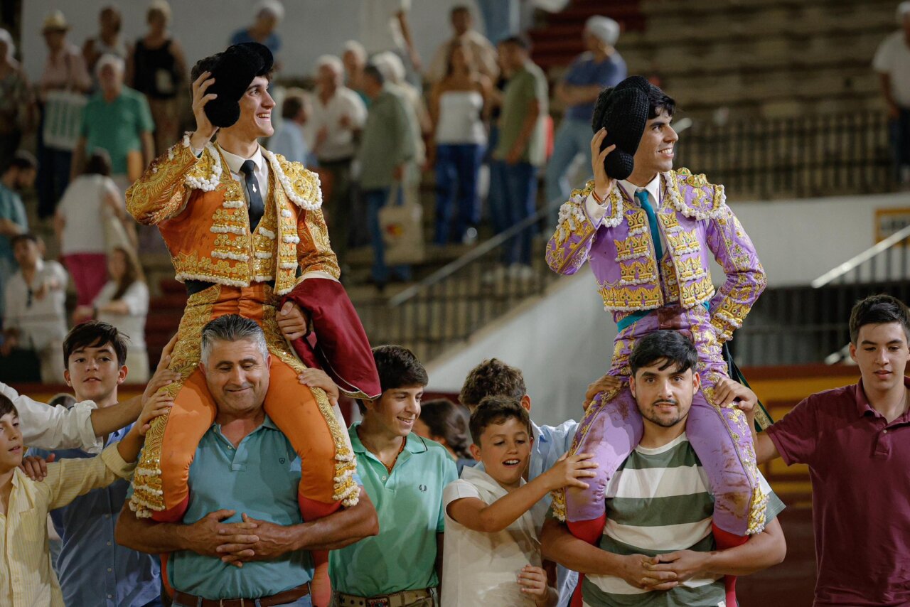 Sergio Sánchez y El Mella triunfan en Badajoz ante la buena imagen de Bastos