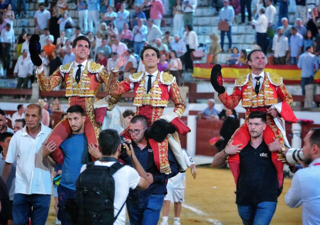 Ferrera, Roca Rey y Ginés Marín, gran tarde de toros en Cáceres