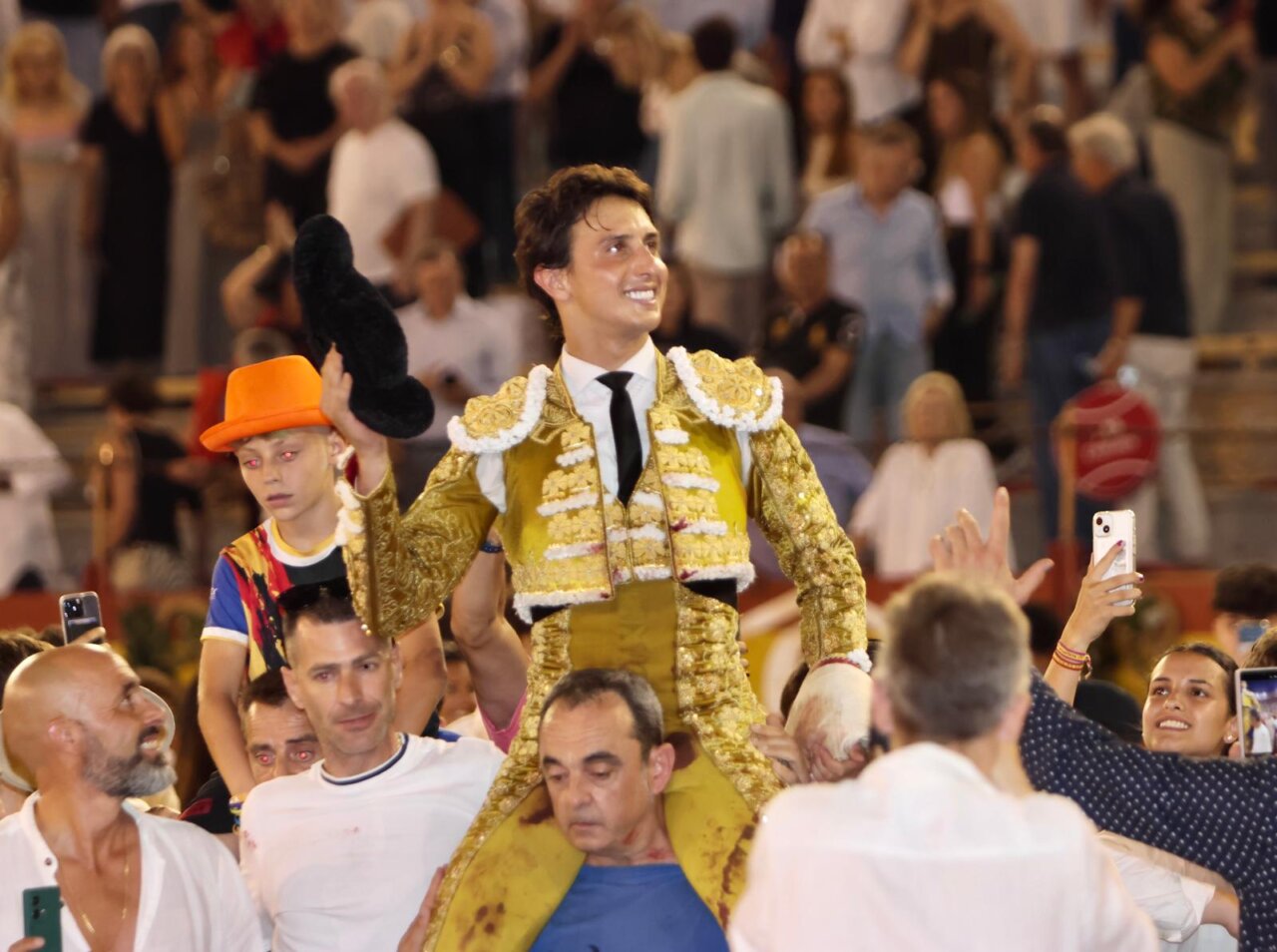 Roca Rey, triunfador en Alicante junto a un Navalón que deja buenas expectativas