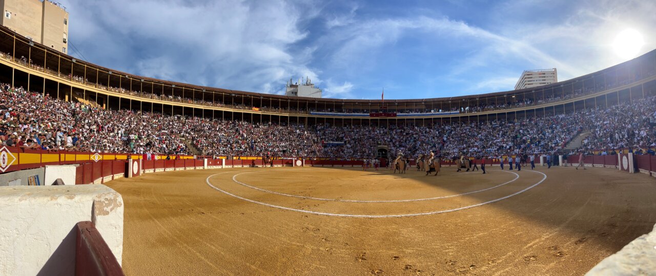 À Punt retransmitirá la corrida del día grande de las Hogueras en Alicante