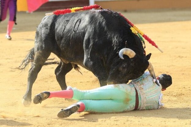 David Galván, "traumatismo abdominal cerrado y contusiones en región mandibular y zona costal"