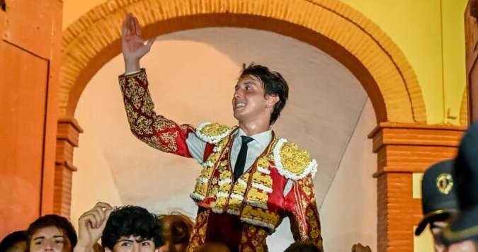 Roca Rey arrasa en Castellón
