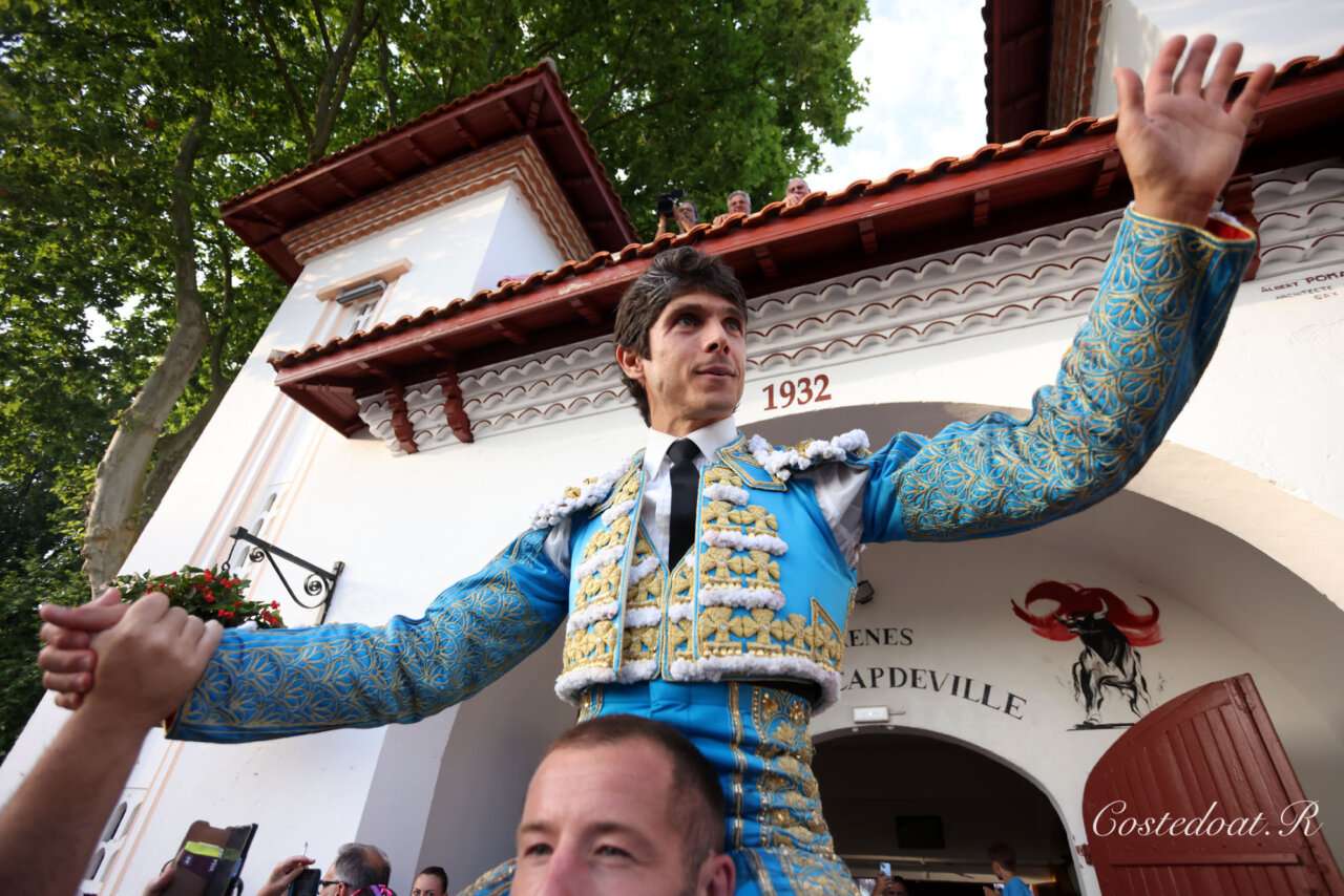 Una deliciosa faena de Castella salva la tarde en Saint-Sever
