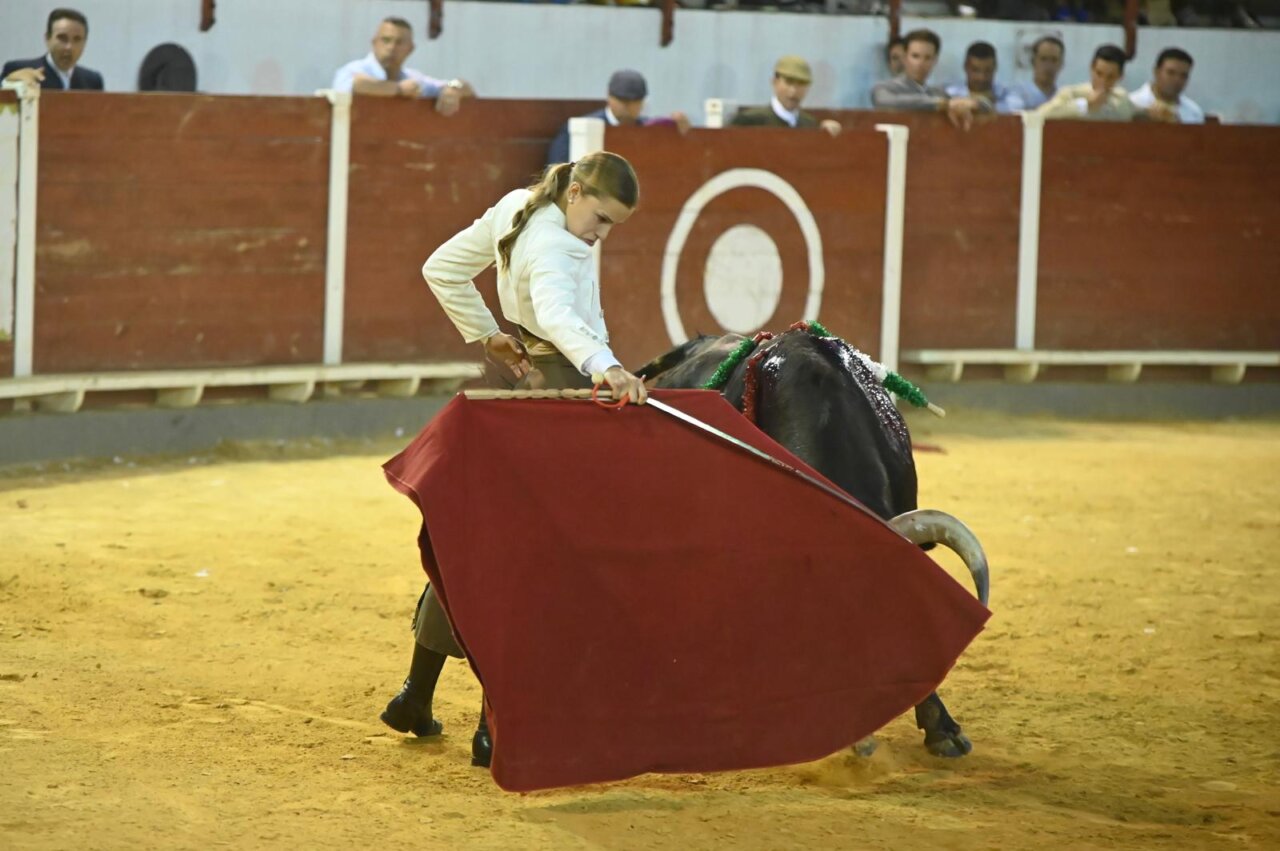 Lluvia de trofeos en el festival de Navas de San Juan