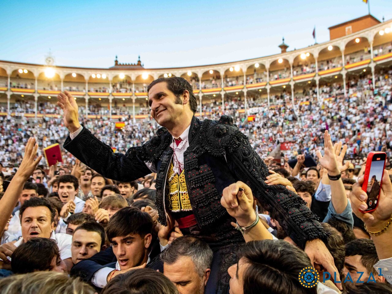 Morante, también en Portugal: debut en Nazaré junto a Marco Pérez