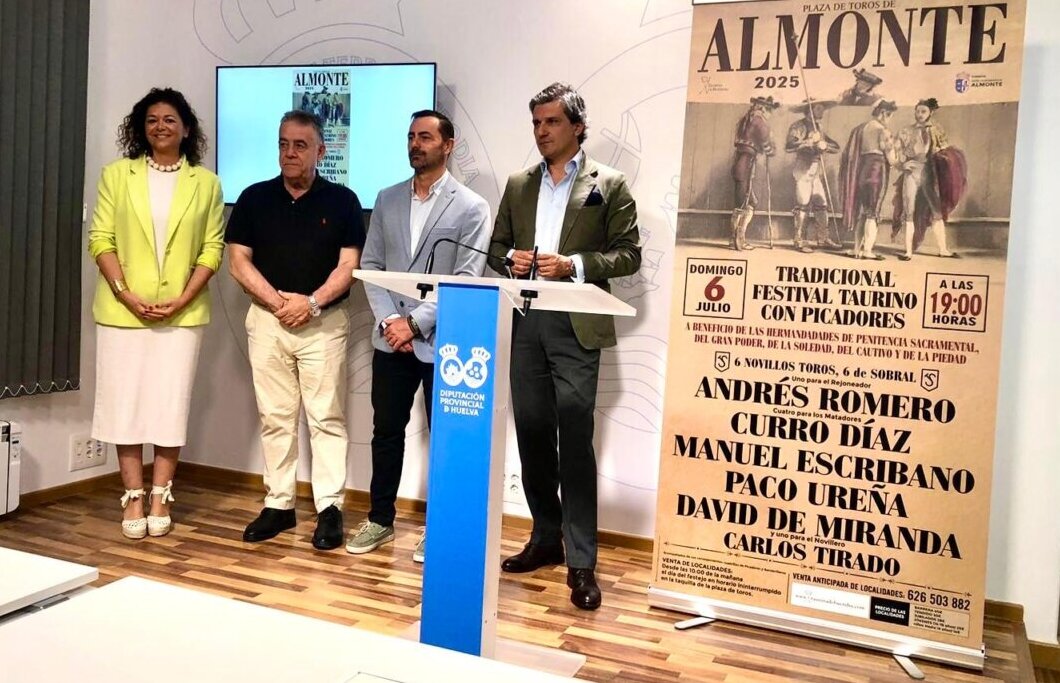 Jorge Buendía presenta el tradicional festival de Almonte